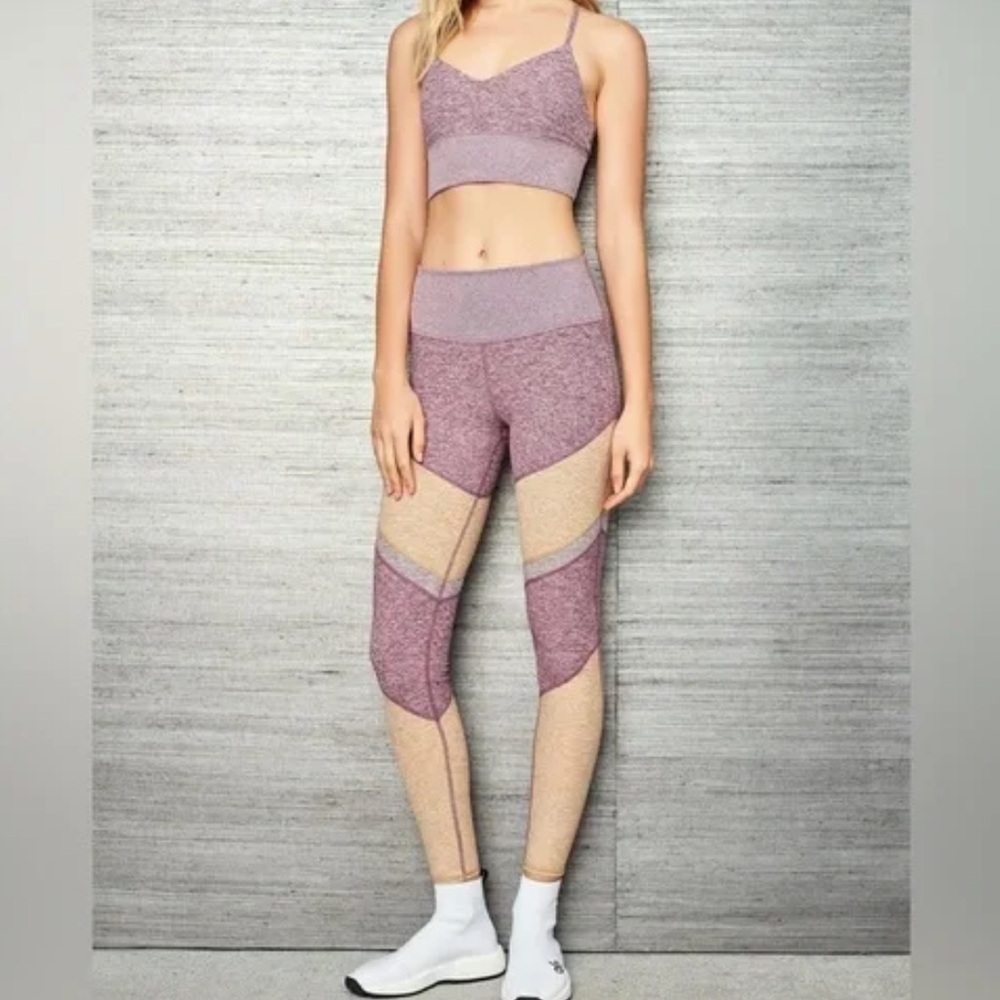 ALO Yoga Leggings - Picture 7 of 7